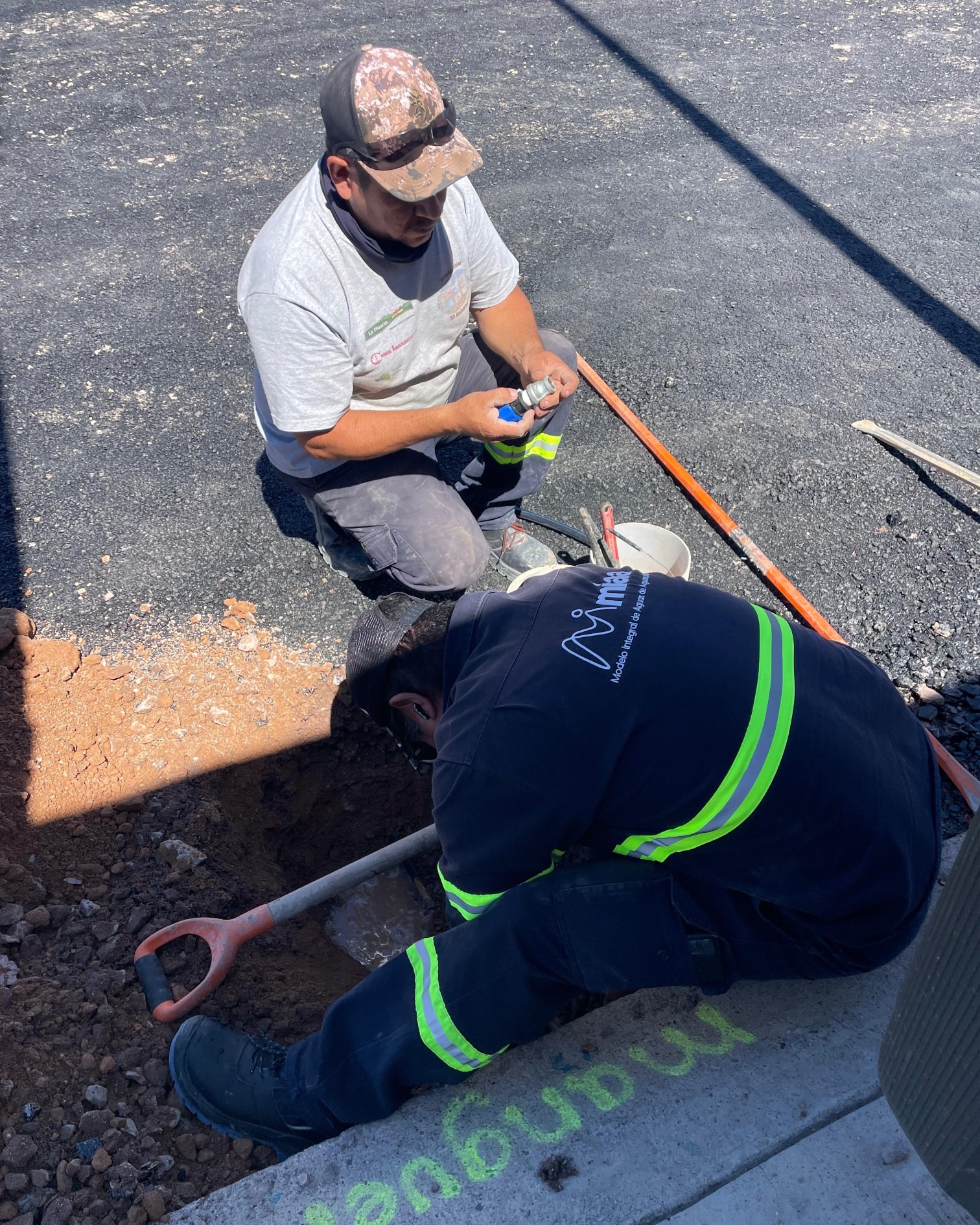 Realizaremos la reparación de una fuga de agua potable la cual se originó por el daño de una pieza de conexión.