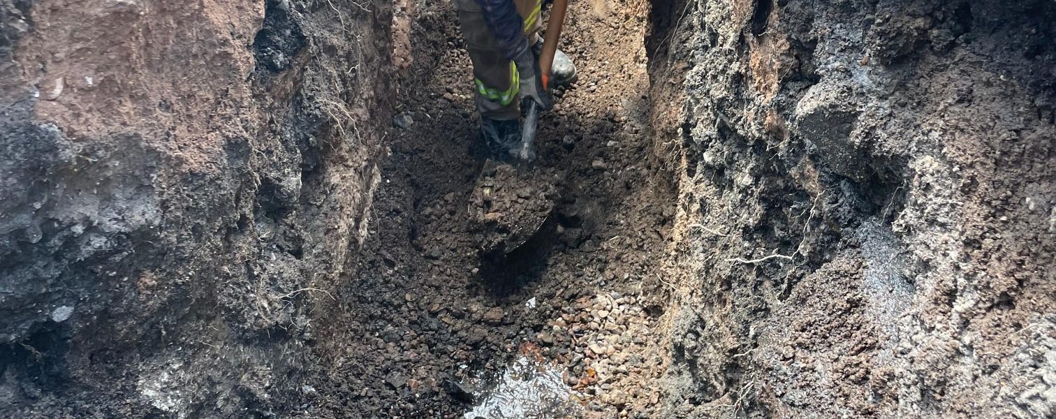 Iniciamos con los trabajos necesarios para la rehabilitación y saneamiento de la red de alcantarillado.