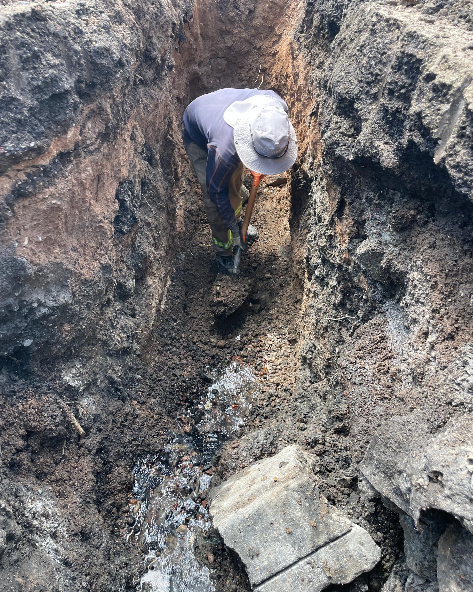 Iniciamos con los trabajos necesarios para la rehabilitación y saneamiento de la red de alcantarillado.