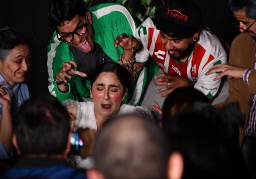 LLENO TOTAL EN PALACIO MUNICIPAL CON LA PRESENTACIÓN DE «TERAPIA DE GRUPO»