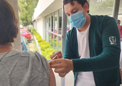 Inicia IMSS Aguascalientes campaña de vacunación por temporada invernal