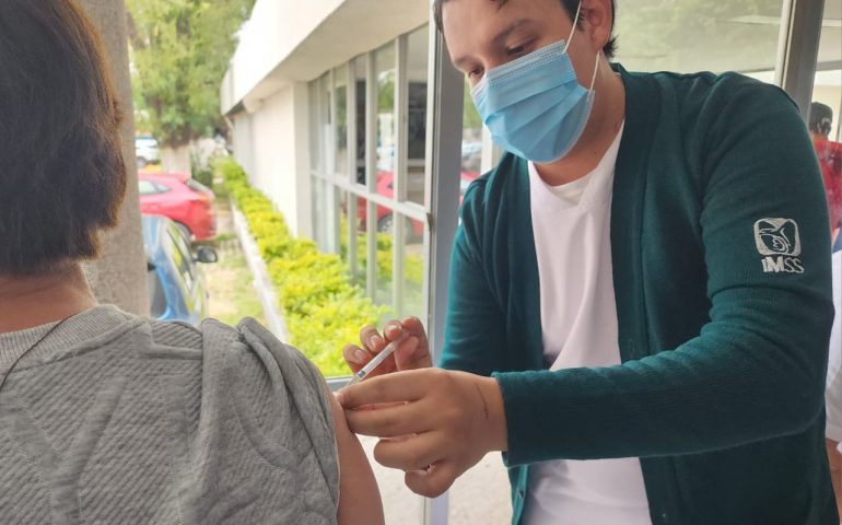 Inicia IMSS Aguascalientes campaña de vacunación por temporada invernal