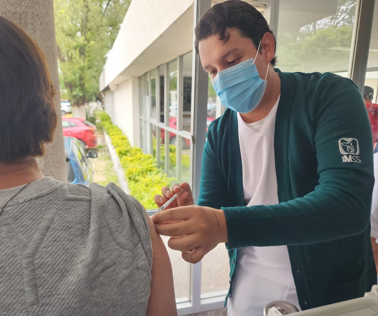 Inicia IMSS Aguascalientes campaña de vacunación por temporada invernal