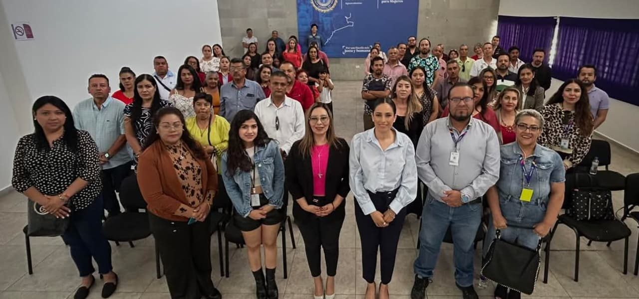 ✨ Hoy nuestra secretaria general, Marisol Pareja, junto al comité ejecutivo y la plantilla de delegados sindicales, visitaron el Centro de Justicia para las Mujeres.