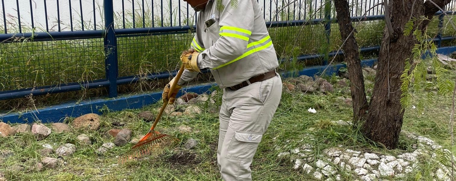 ✅👷 Realizamos periódicamente la limpieza y desmalezado de las diversas áreas de los pozos, tanques vidriados y elevados. 👍🌿