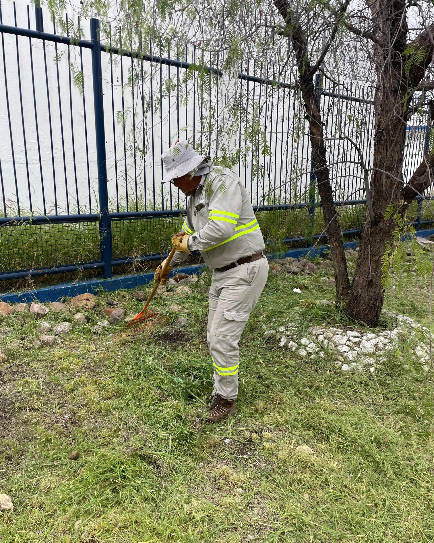 ✅👷 Realizamos periódicamente la limpieza y desmalezado de las diversas áreas de los pozos, tanques vidriados y elevados. 👍🌿
