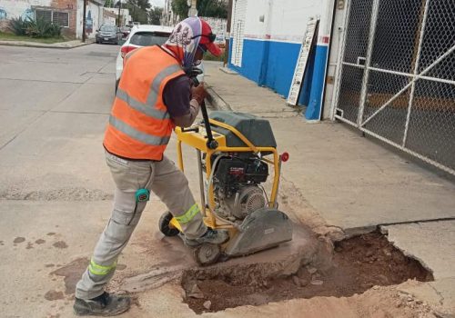 🕳️🪏Continuamos con los trabajos de bacheo tras la reparación de fugas en tomas domiciliarias 💦.