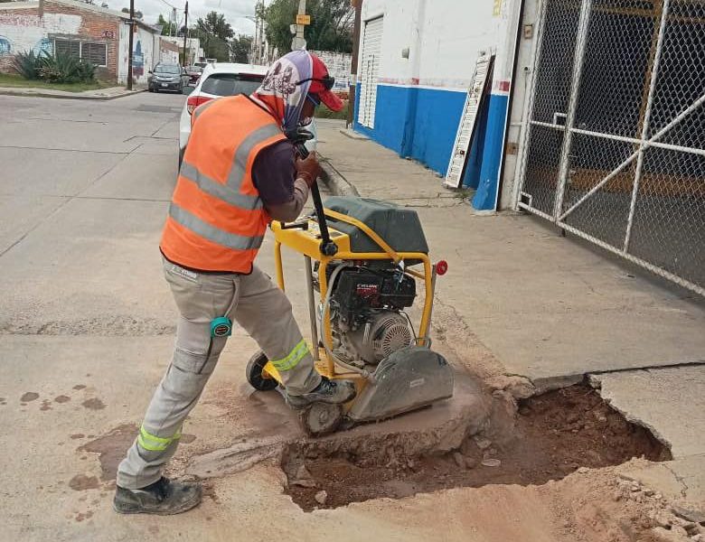 🕳️🪏Continuamos con los trabajos de bacheo tras la reparación de fugas en tomas domiciliarias 💦.