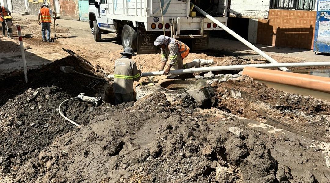 ✅👷🏼‍♂️ Restauramos una parte de la tubería central de agua potable, como parte de los trabajos realizados en la rehabilitación y saneamiento de la red central de alcantarillado. 💧👍🏻🔧