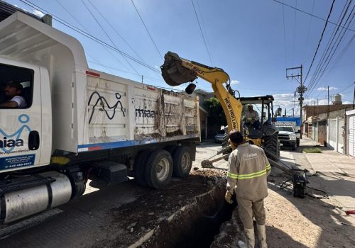 ✅👷🏼‍♂️ Realizaremos los trabajos y maniobras necesarias para la rehabilitación y saneamiento de la red central de alcantarillado, con la cual evitaremos el brote de agua negra a la superficie. 🚧🕳️🚧