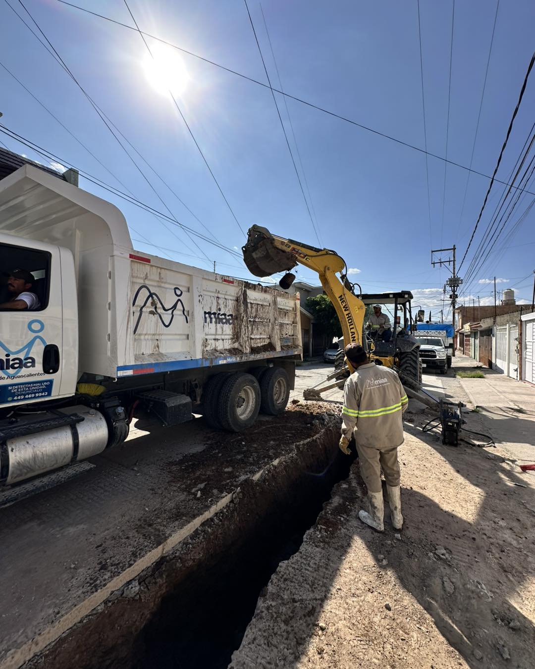 ✅👷🏼‍♂️ Realizaremos los trabajos y maniobras necesarias para la rehabilitación y saneamiento de la red central de alcantarillado, con la cual evitaremos el brote de agua negra a la superficie. 🚧🕳️🚧