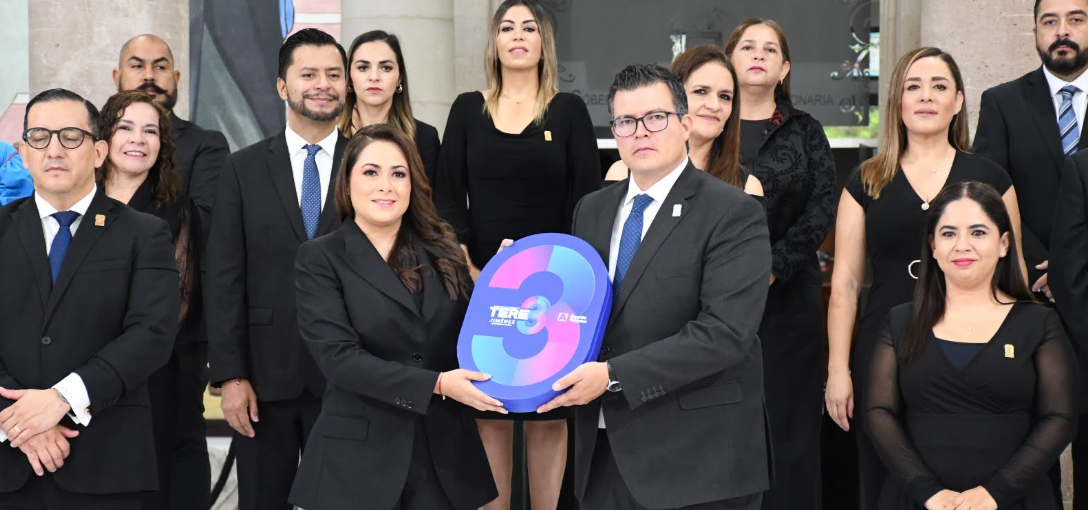 CONGRESO DE AGUASCALIENTES RECIBIÓ EL TERCER INFORME DE GOBIERNO DE TERE JIMÉNEZ