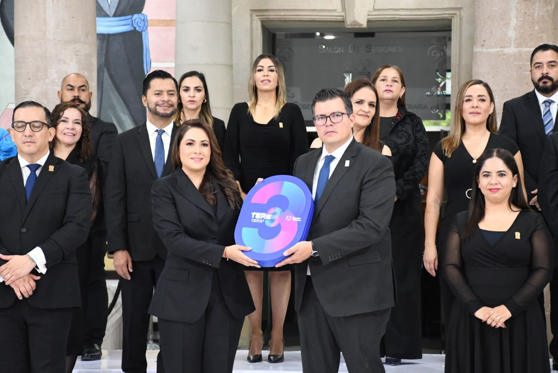 CONGRESO DE AGUASCALIENTES RECIBIÓ EL TERCER INFORME DE GOBIERNO DE TERE JIMÉNEZ