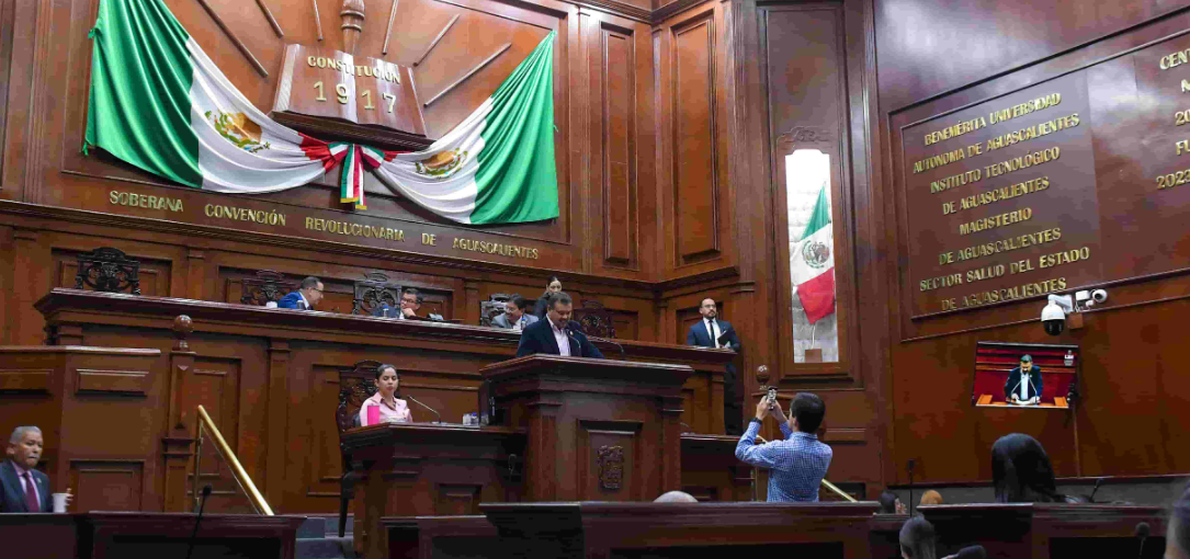 RINDEN PROTESTA DIPUTADO Y SECRETARIO GENERAL DEL CONGRESO DE AGUASCALIENTES