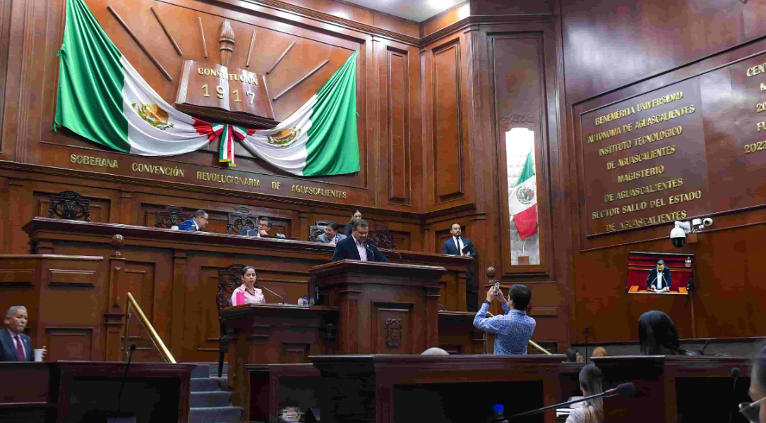 RINDEN PROTESTA DIPUTADO Y SECRETARIO GENERAL DEL CONGRESO DE AGUASCALIENTES