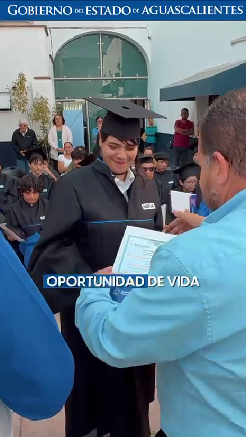 Hoy reconocemos a quienes concluyeron su primaria y secundaria en el Instituto para la Educación de las Personas Jóvenes y Adultas, sumando más de 9,500 certificados entregados este año.