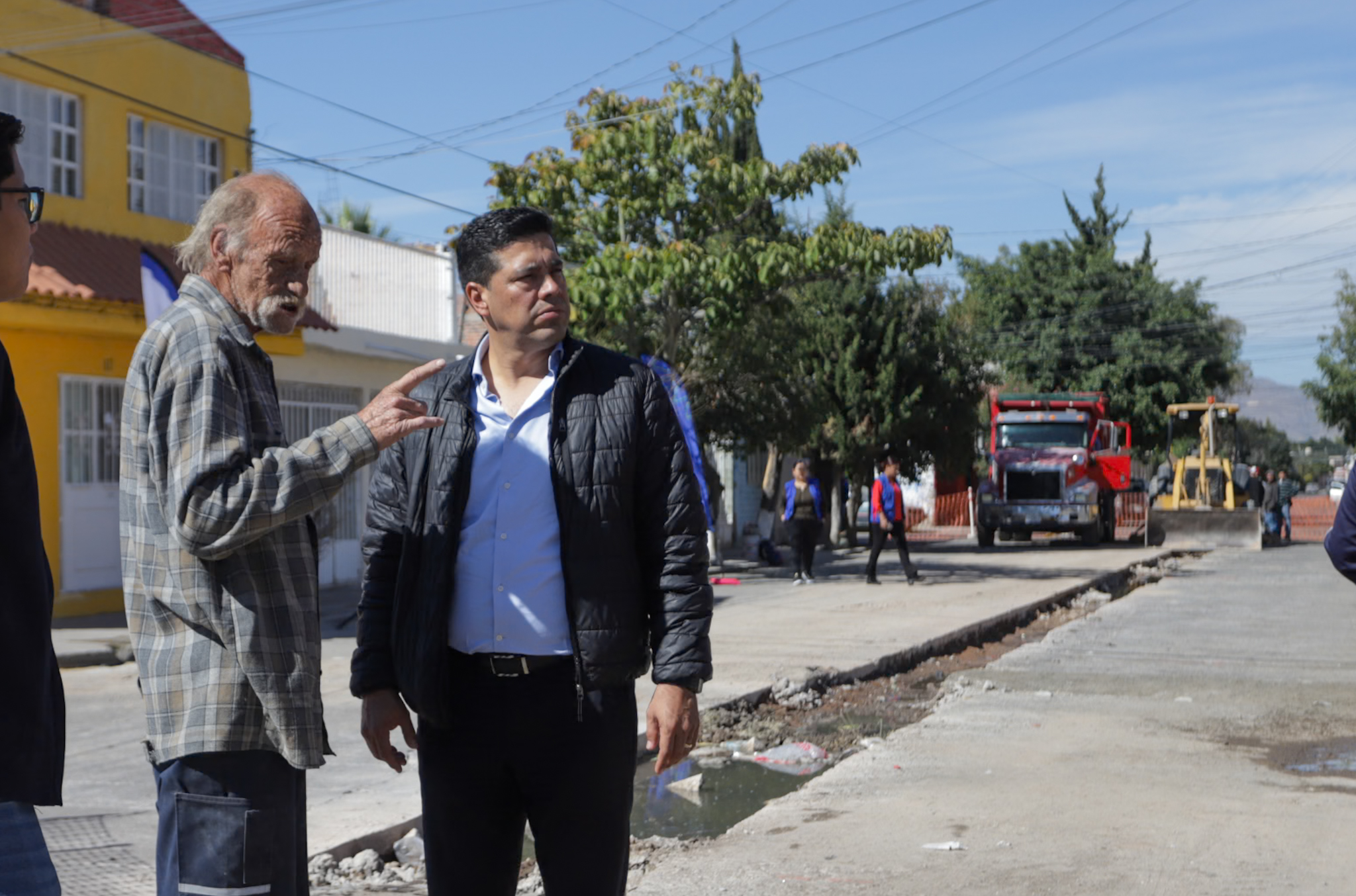 SUPERVISA LEO MONTAÑEZ OBRA DE REHABILITACIÓN SANITARIA EN EL FRACCIONAMIENTO INSURGENTES