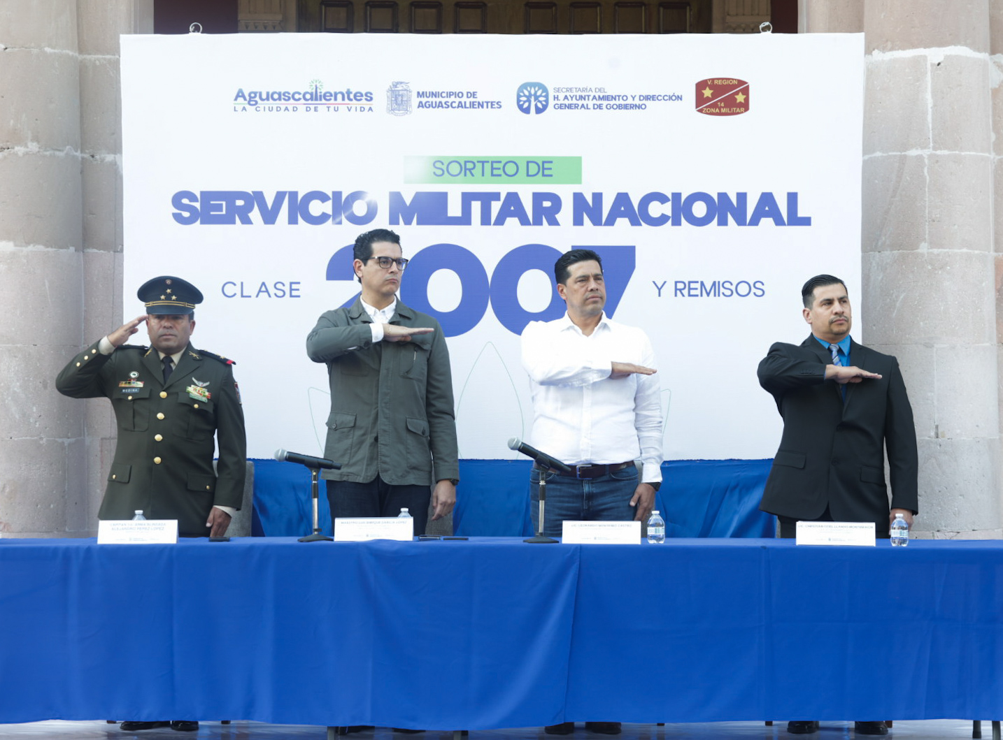 ENCABEZA LEO MONTAÑEZ SORTEO DEL SERVICIO NACIONAL MILITAR GENERACIÓN 2007 Y REMISOS