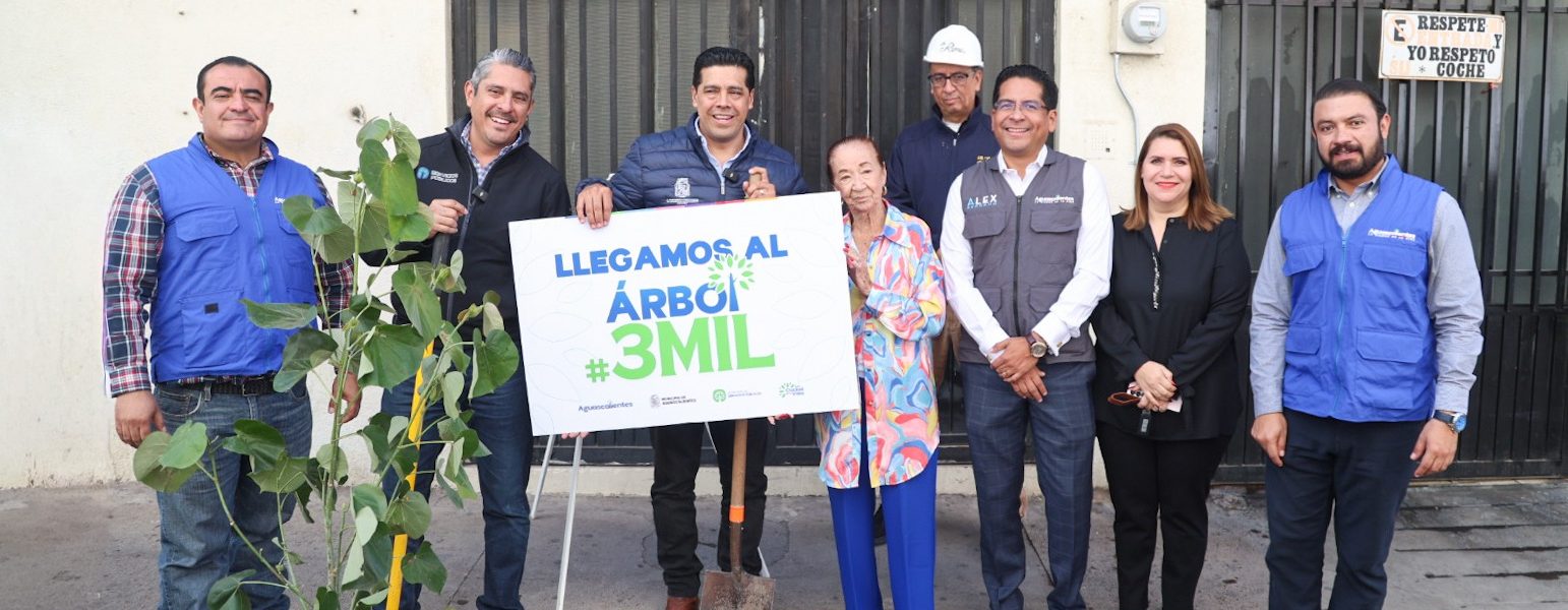 PLANTA LEO MONTAÑEZ EL EJEMPLAR NÚMERO 3 MIL DEL PROGRAMA “EL ÁRBOL DE MI CASA” EN EL BARRIO DEL ENCINO