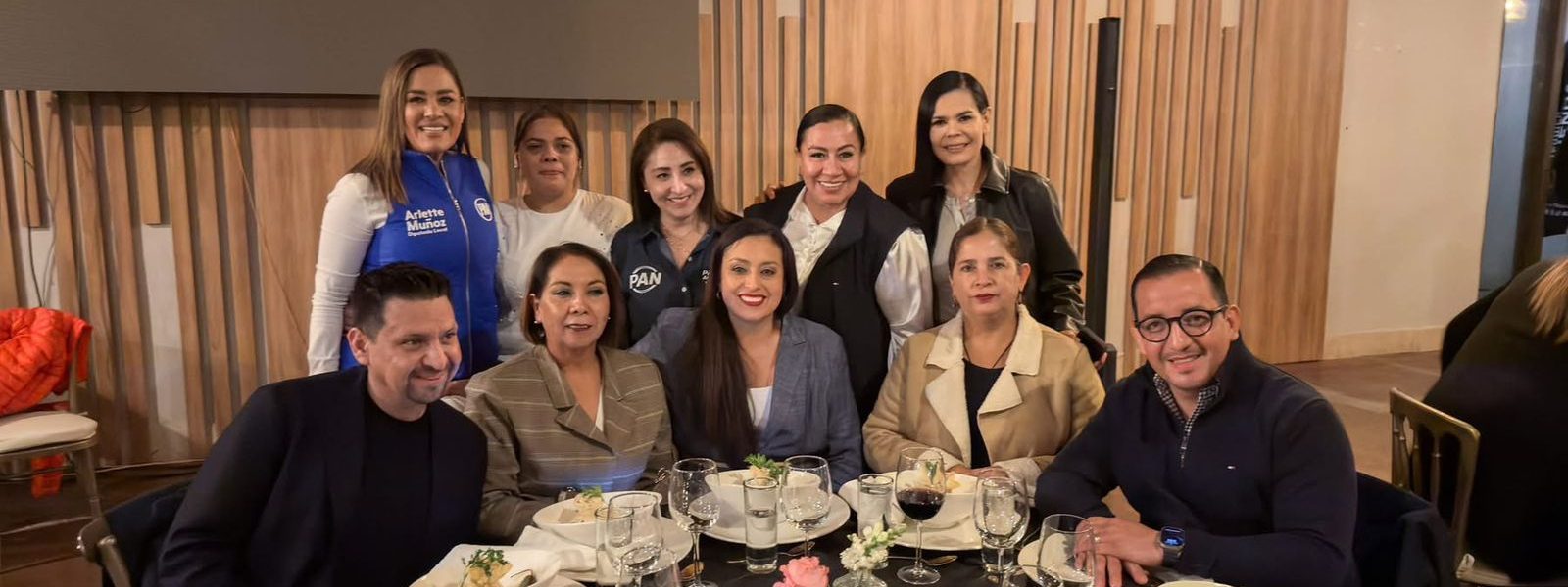 💙🇲🇽 Lucero Espinoza acompañó anoche la cena de clausura del Campamento Conquista #EsLíder, una gran jornada de formación, estrategia y unidad que reunió a panistas de todo el país en Aguascalientes.