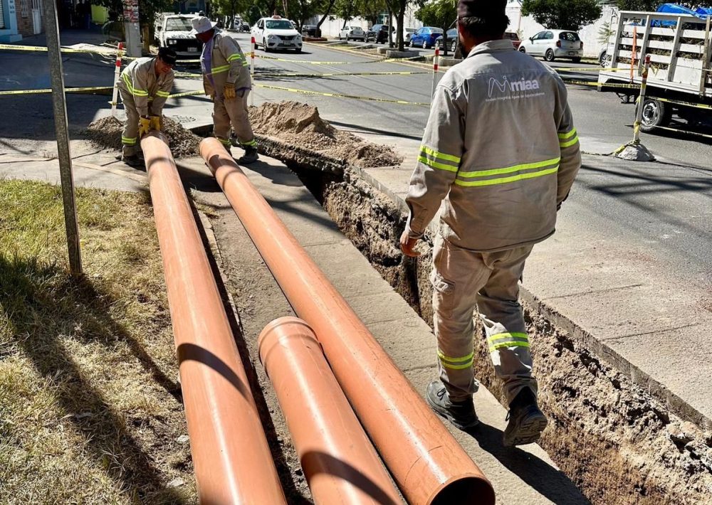 REALIZA MIAA OBRA DE SUSTITUCIÓN DE TUBERÍA SANITARIA EN AVENIDA INDEPENDENCIA