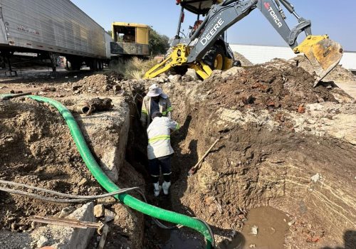 ✅👷🏼‍♂️ Realizaremos los trabajos necesarios para la reparación de una fuga de agua potable, la cual se originó por el daño de un tramo de tubería, mismo qué remplazaremos para evitar el desperdicio del vital líquido. 🔧💧👍🏻