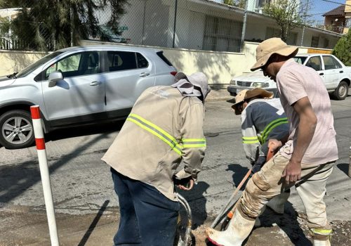 ✅👷🏼‍♂️ Atenderemos el reporte de una fuga de agua potable en una vialidad, la cual repararemos a la brevedad posible para garantizar un correcto servicio. 💧👍🏻🔧