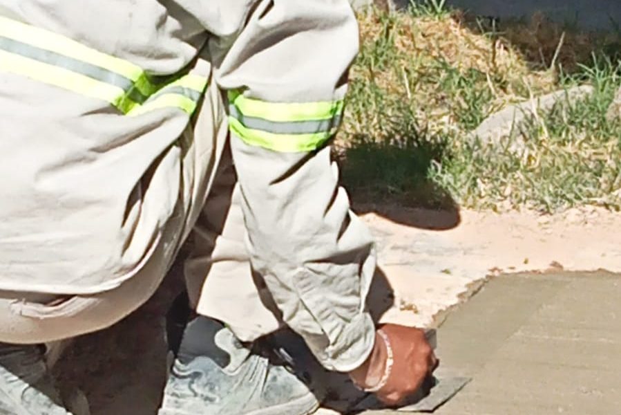 ✅👷 Nuestras cuadrillas continúan realizando trabajos de bacheo en distintos sectores de la ciudad, para así concluir las obras posteriores a la reparación de fugas y cumplir con las y los usuarios. 🚧🕳️👍🏻