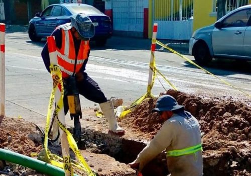Todos los días nuestras cuadrillas recorren la ciudad para dar atención a las redes que conducen el agua hasta tu hogar.