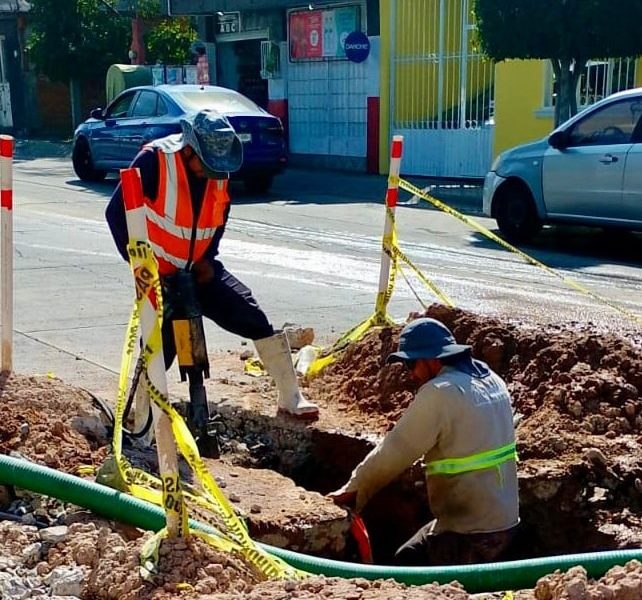 Todos los días nuestras cuadrillas recorren la ciudad para dar atención a las redes que conducen el agua hasta tu hogar.