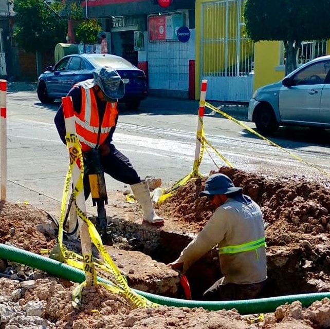 Todos los días nuestras cuadrillas recorren la ciudad para dar atención a las redes que conducen el agua hasta tu hogar.