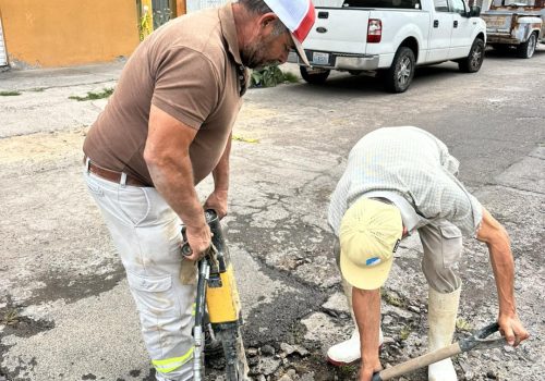 ✅👷🏼‍♂️ Removimos el concreto de una vialidad para realizar la reparación de una fuga de agua potable, la cual se originó por el daño de un tramo de tubo, mismo qué remplazamos para solucionar el problema. 💧🔧👍🏻