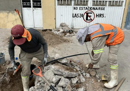 ✅👷🏼‍♂️ Atendimos el reporte de una toma domiciliaria de agua potable dañada, en la cual detectamos las afectaciones y realizamos las reparaciones necesarias para brindar un excelente servicio. 💧🔧👍🏻
