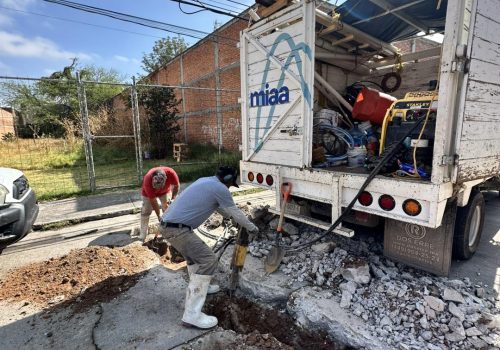 ✅👷🏼‍♂️ Mediante un sondeo realizado detectamos una toma de agua potable domiciliaria en mal estado, realizamos los trabajos correspondientes para su rehabilitación inmediata. 🔧💧👍🏻