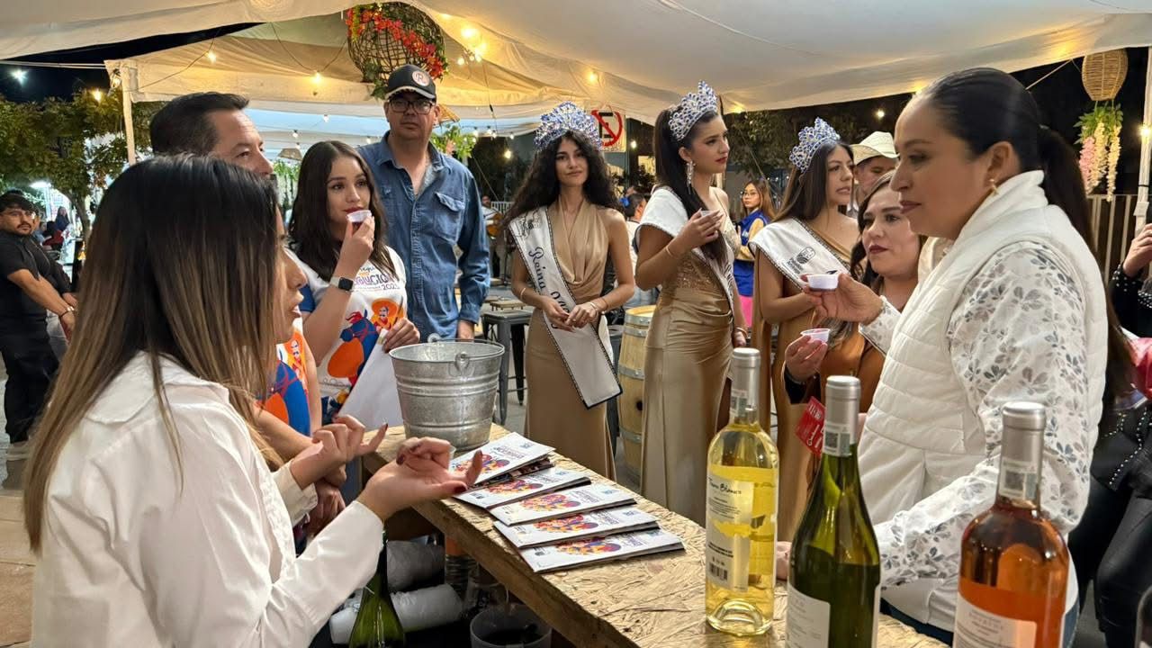 Como parte del programa de la Feria Regional de la Revolución 2025, se llevó a cabo la inauguración del Corredor Emprendedor, encabezada por la Presidenta Municipal Lucero Espinoza, regidores y autoridades del H. Ayuntamiento, acompañados por la Reina y Princesas de la FRR2025. 👑