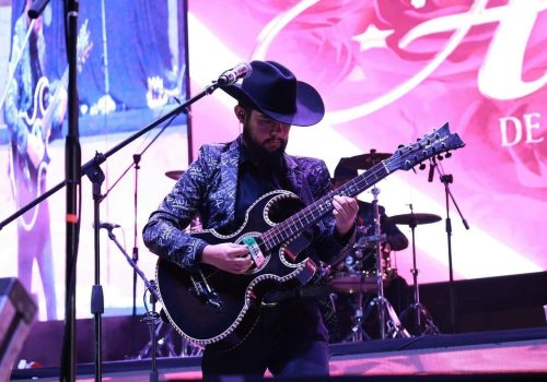 🔥🎶 ¡Pabellón de Arteaga vibró esta noche con La Maquinaria Norteña! 🎶🔥