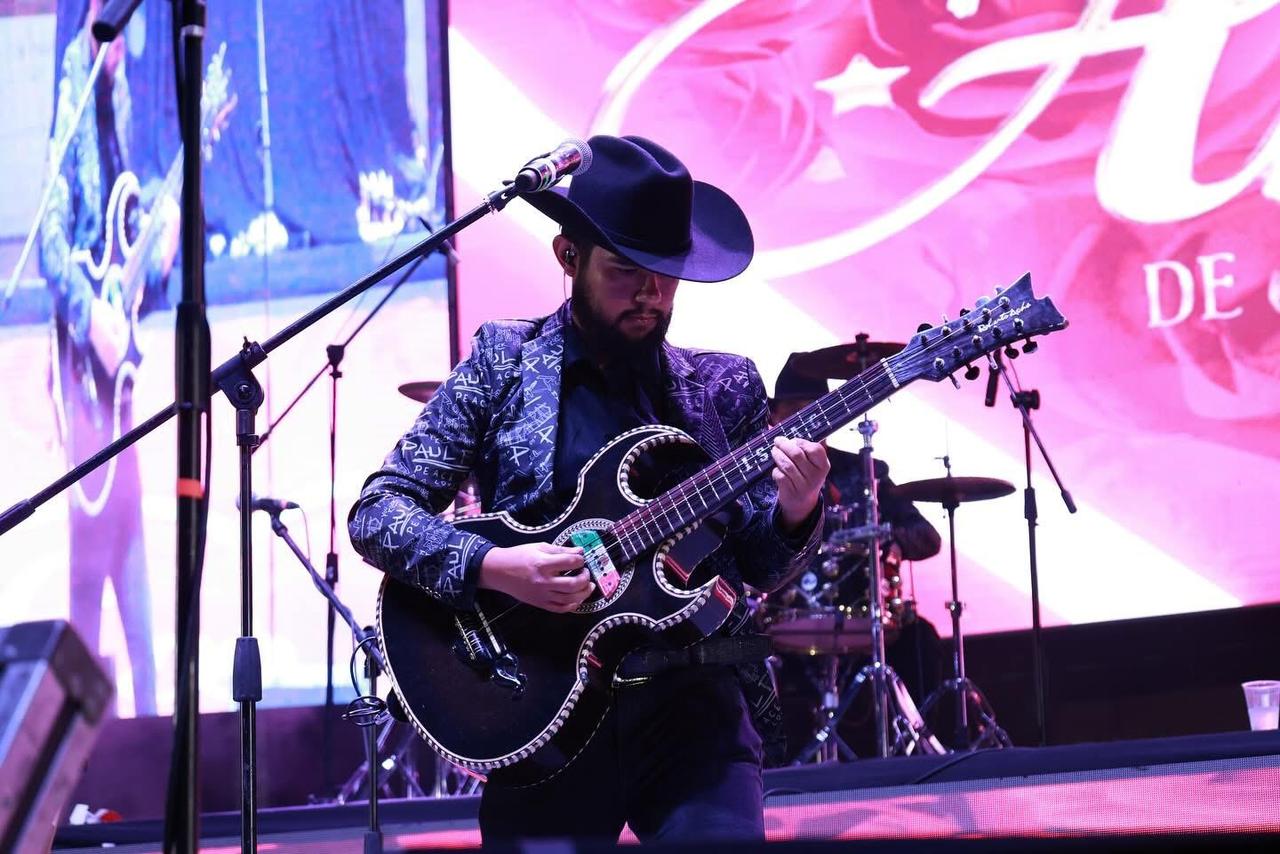 🔥🎶 ¡Pabellón de Arteaga vibró esta noche con La Maquinaria Norteña! 🎶🔥