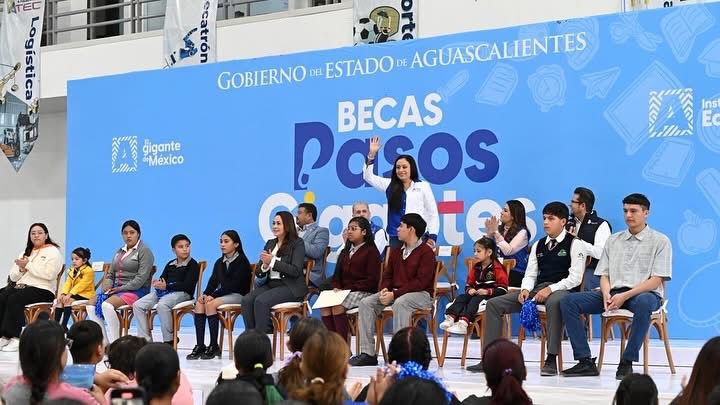🎓✨ Acompañé a nuestra Gobernadora Tere Jiménez en la entrega de becas educativas en el Instituto Tecnológico de Pabellón de Arteaga.