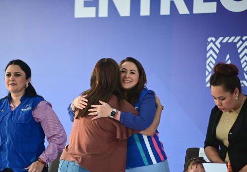 TERE JIMÉNEZ LLEVA MÁS DE MIL APOYOS A FAMILIAS DE EL LLANO PARA QUE PUEDAN MEJORAR SU HOGAR