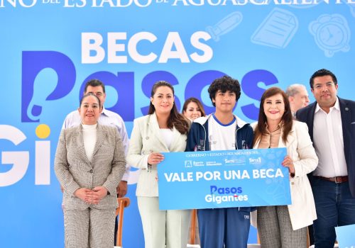 TERE JIMÉNEZ CONCLUYE ENTREGA DE MÁS DE 11 MIL BECAS EN TODO EL ESTADO