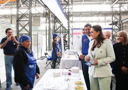 TERE JIMÉNEZ ENTREGÓ MOBILIARIO PARA FORTALECER LOS COMEDORES ESCOLARES Y COMUNITARIOS