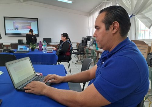 CON COMPUTADORAS Y NUEVAS TECNOLOGÍAS SE IMPULSA LA EDUCACIÓN EN AGUASCALIENTES