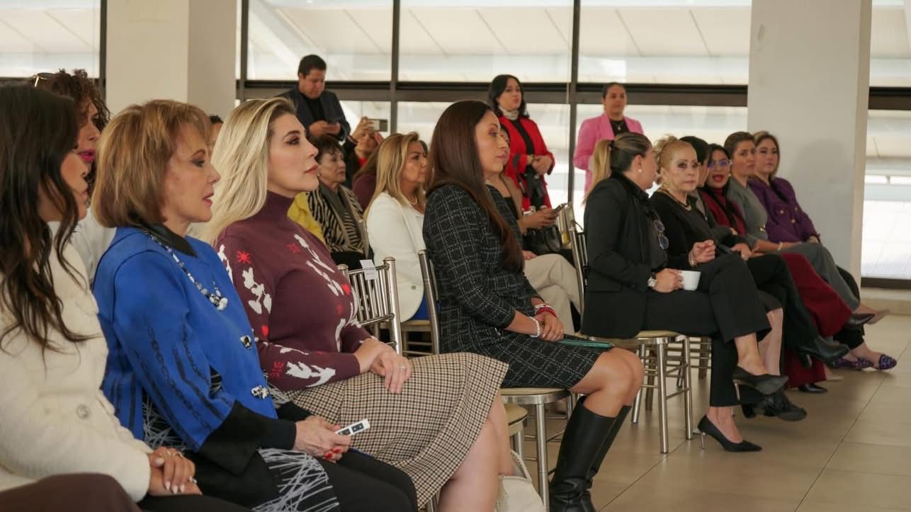 Hoy Lucero Espinoza participó en la conferencia “Los Códigos de Vestimenta de la Mujer Profesional”, impartida por la Dra. Ceci Chalito y organizada por MEMAC. ✨