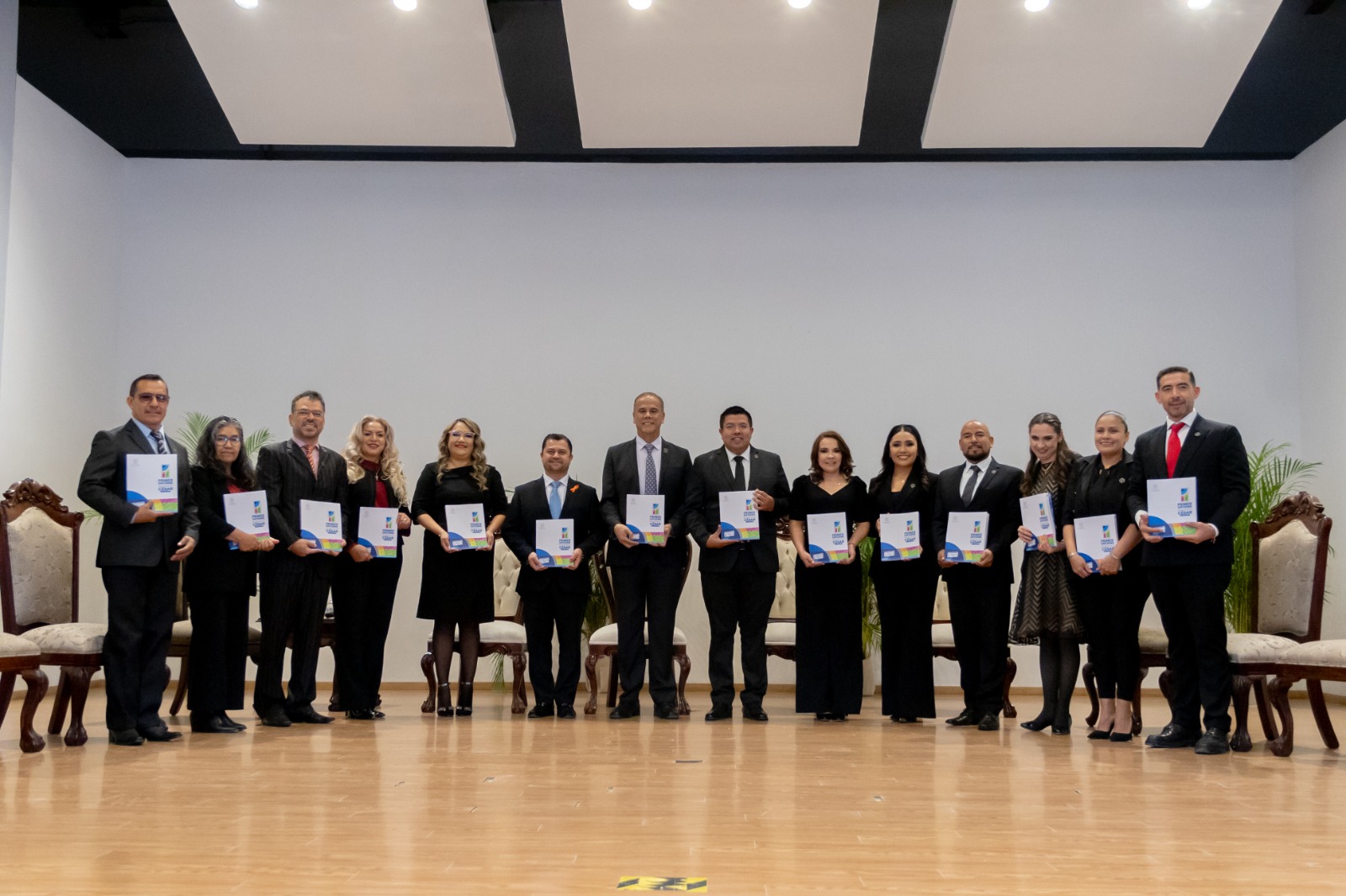 CÉSAR MEDINA ENTREGA SU PRIMER INFORME DE GOBIERNO EN SESIÓN SOLEMNE DE CABILDO