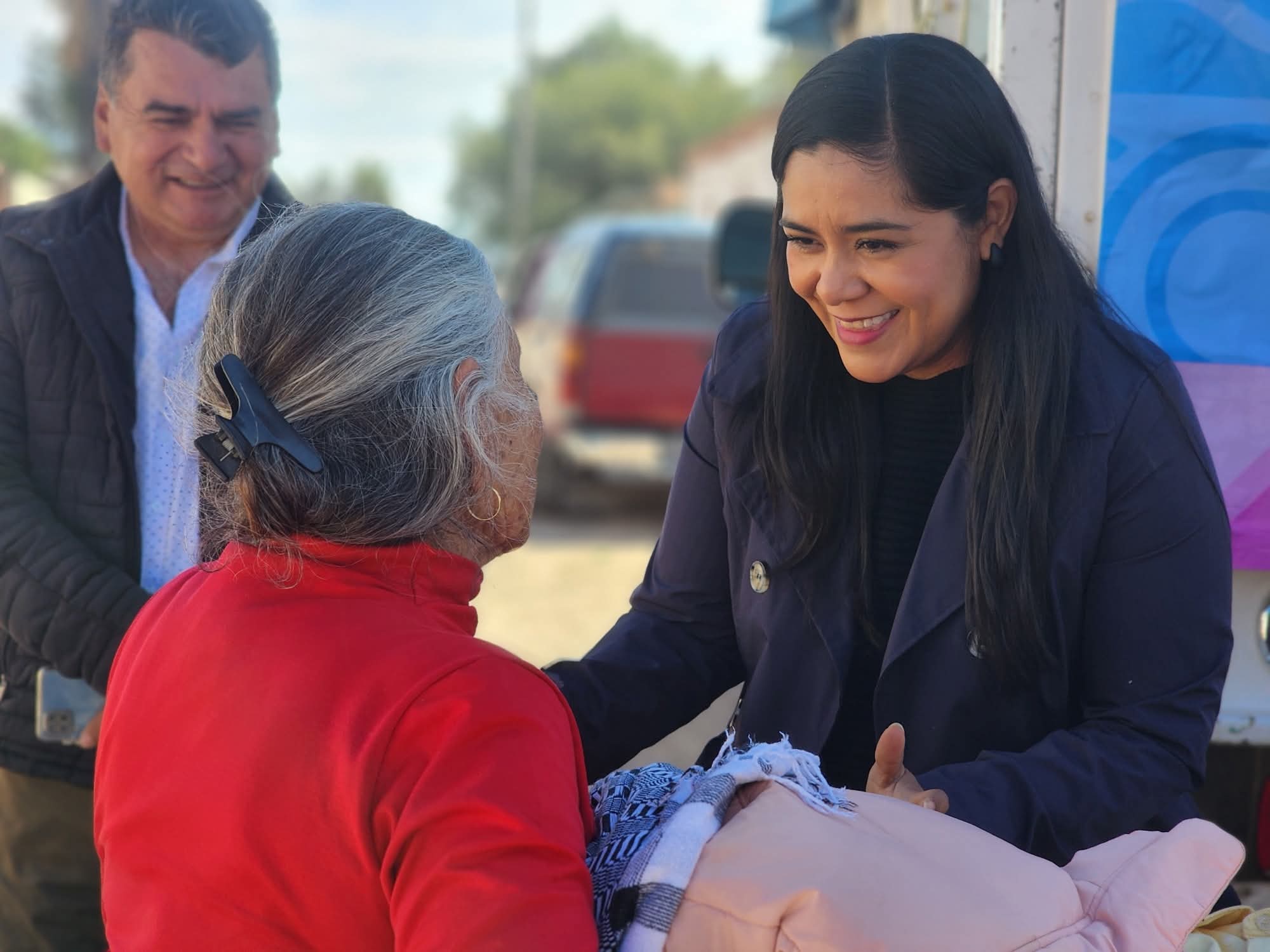 DIF MUNICIPAL DE JESÚS MARÍA ACERCA “ABRIGANDO CORAZONES” A LA COMUNIDAD