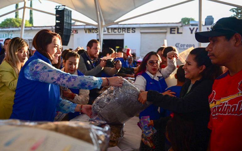 TERE JIMÉNEZ CELEBRA LA NAVIDAD CON LAS FAMILIAS DE ASIENTOS Y EL LLANO