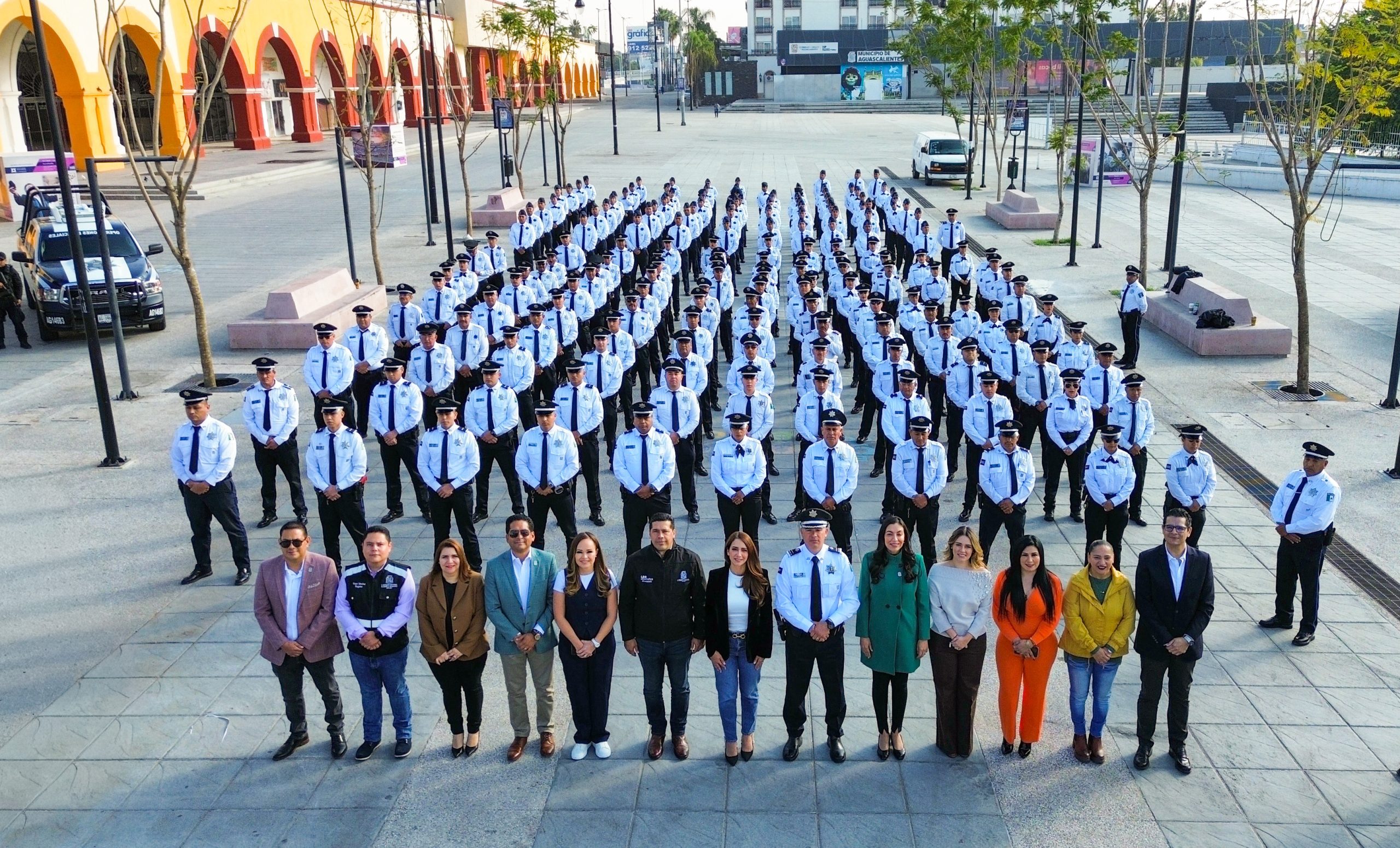 ENTREGA LEO MONTAÑEZ MÁS DE 41 MILLONES DE PESOS EN EQUIPAMIENTO Y UNIFORMES PARA LA POLICÍA MUNICIPAL