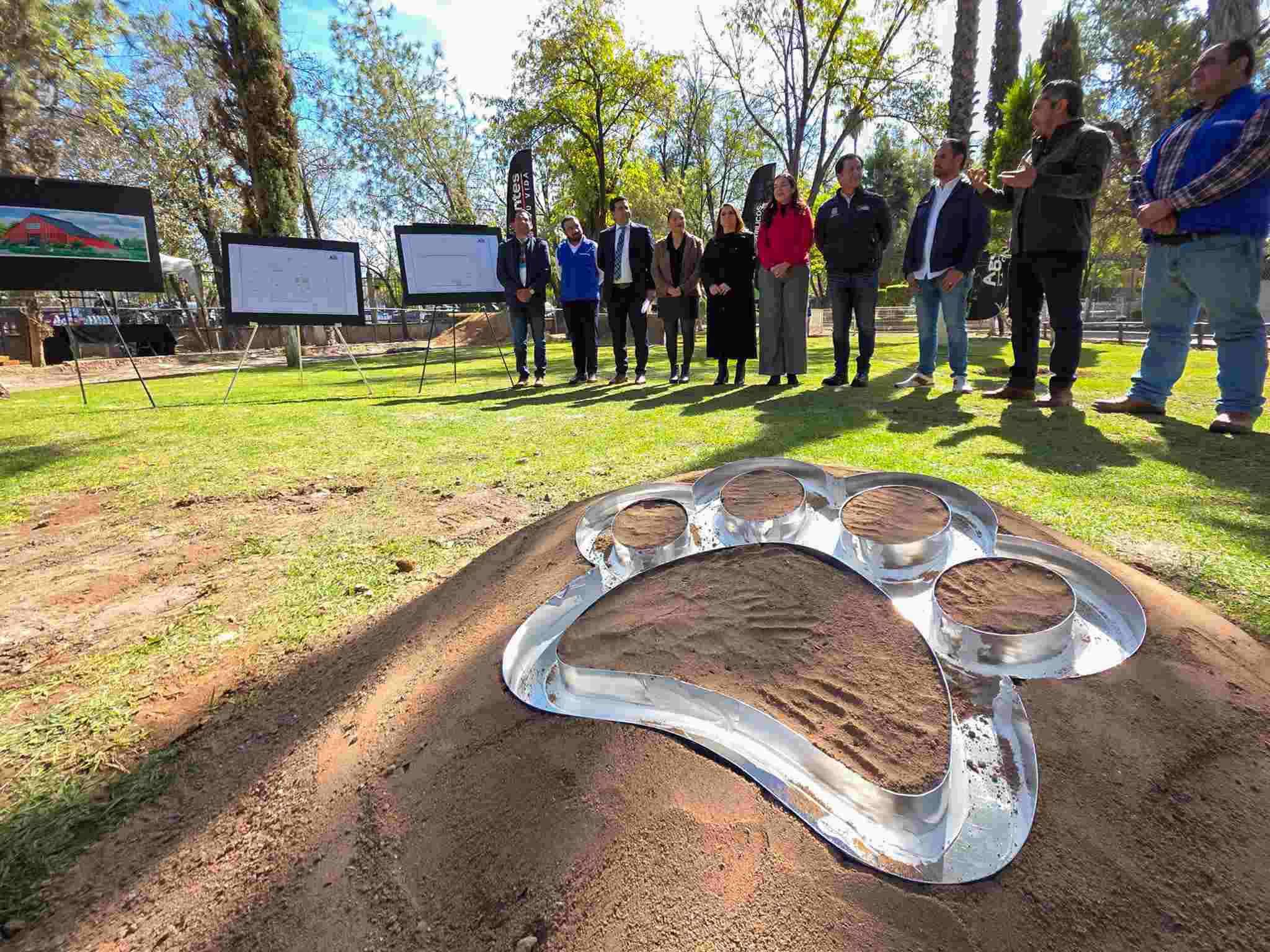 ENCABEZA LEO MONTAÑEZ REHABILITACIÓN INTEGRAL DEL PARQUE HIDALGO