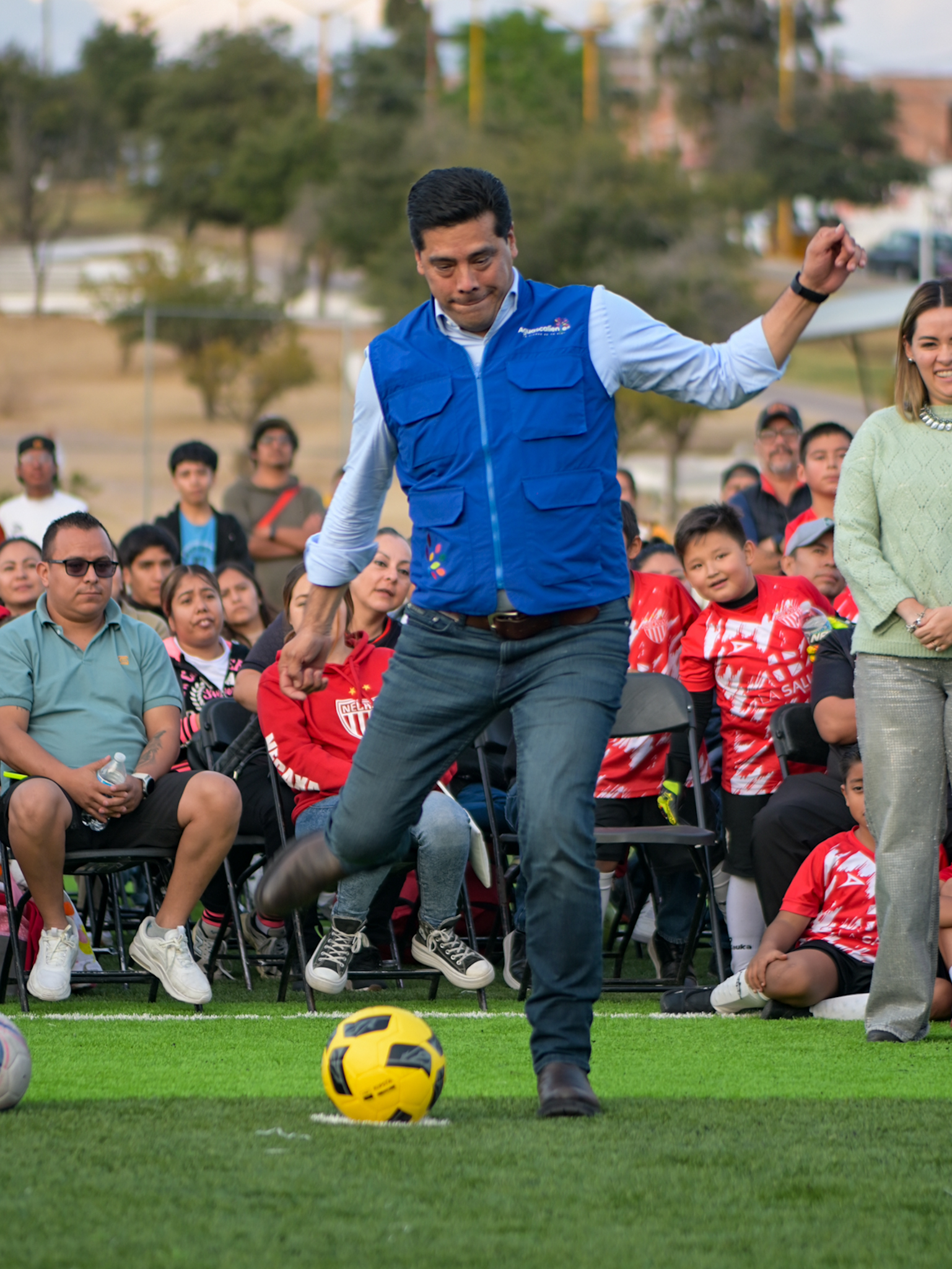 ENTREGA LEO MONTAÑEZ REHABILITACIÓN DE CANCHA DE FÚTBOL DE PASTO SINTÉTICO EN SOLIDARIDAD IV