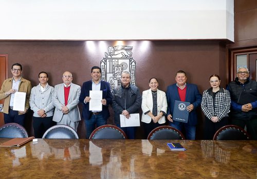 FIRMAN LEO MONTAÑEZ Y NOTARIOS ESCRITURAS PARA CONSOLIDAR MEJORES ESPACIOS URBANOS Y EDUCATIVOS